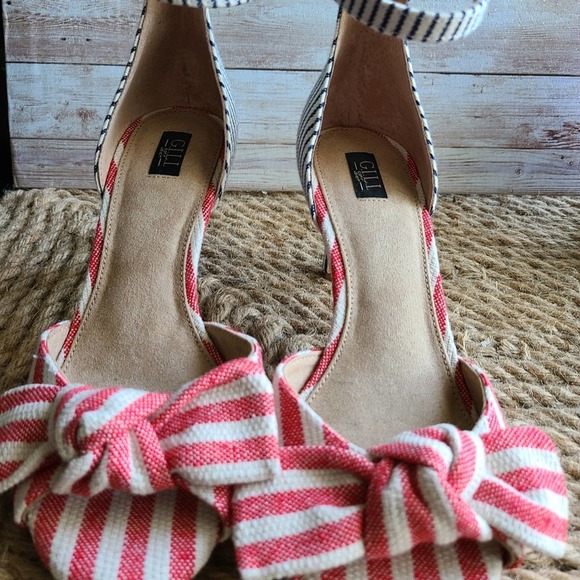 NWOT | G.I.L.I | BOW FRONT STRIPE HEELS - Picture 3 of 11